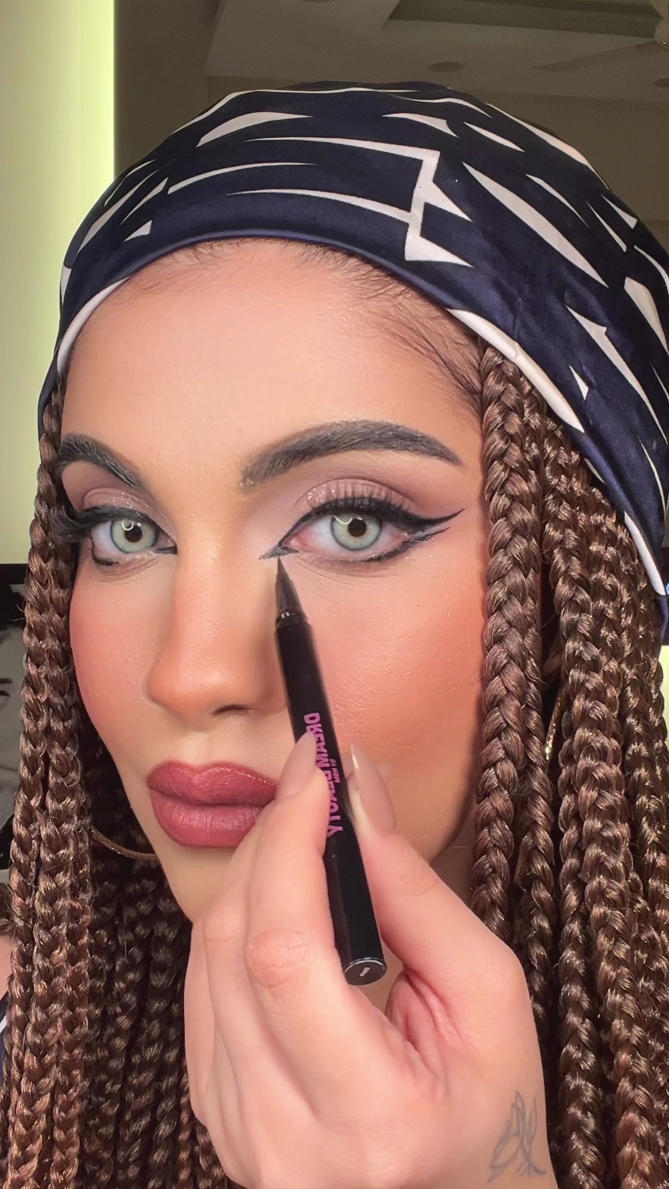 High Liner - (Super Easy Precision Liquid Eyeliner) - Brown